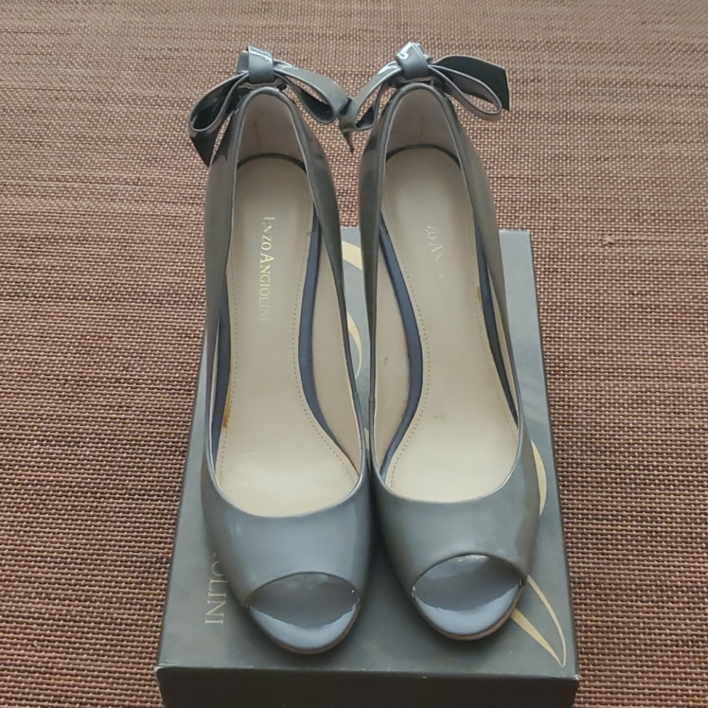 Enzo Angiolini peep toe pump